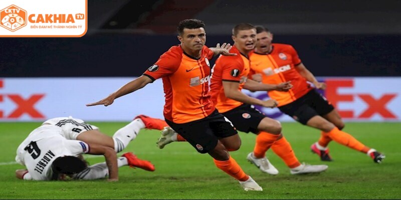 Cầu thủ ăn mừng bàn thắng tại Europa League C2